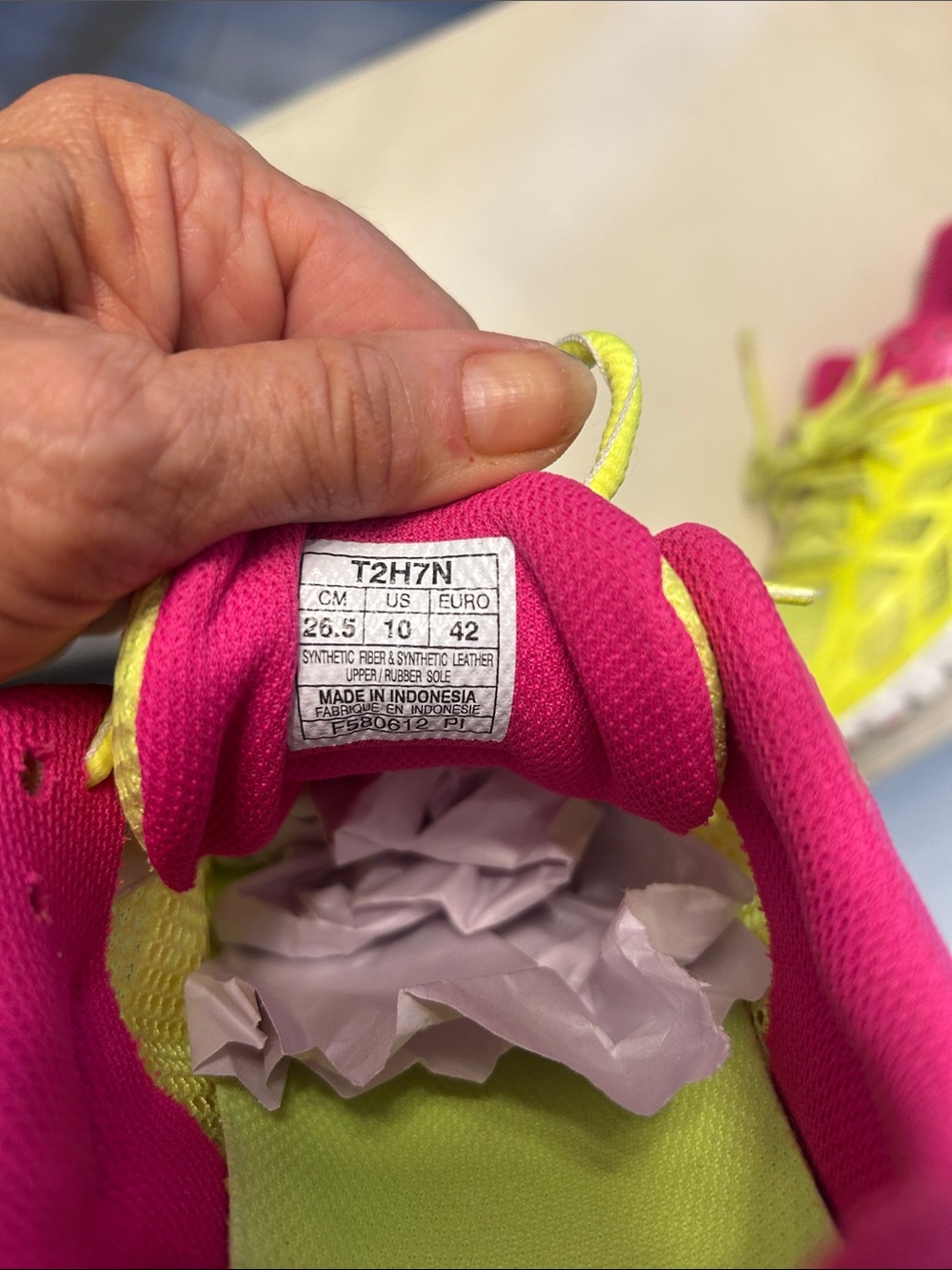 Asics Women’s 10Yellow and Pink Running Shoe - Picture 7 of 8